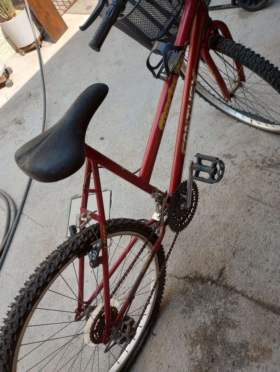 Bicicleta aro 26 com capacete  - Foto 3