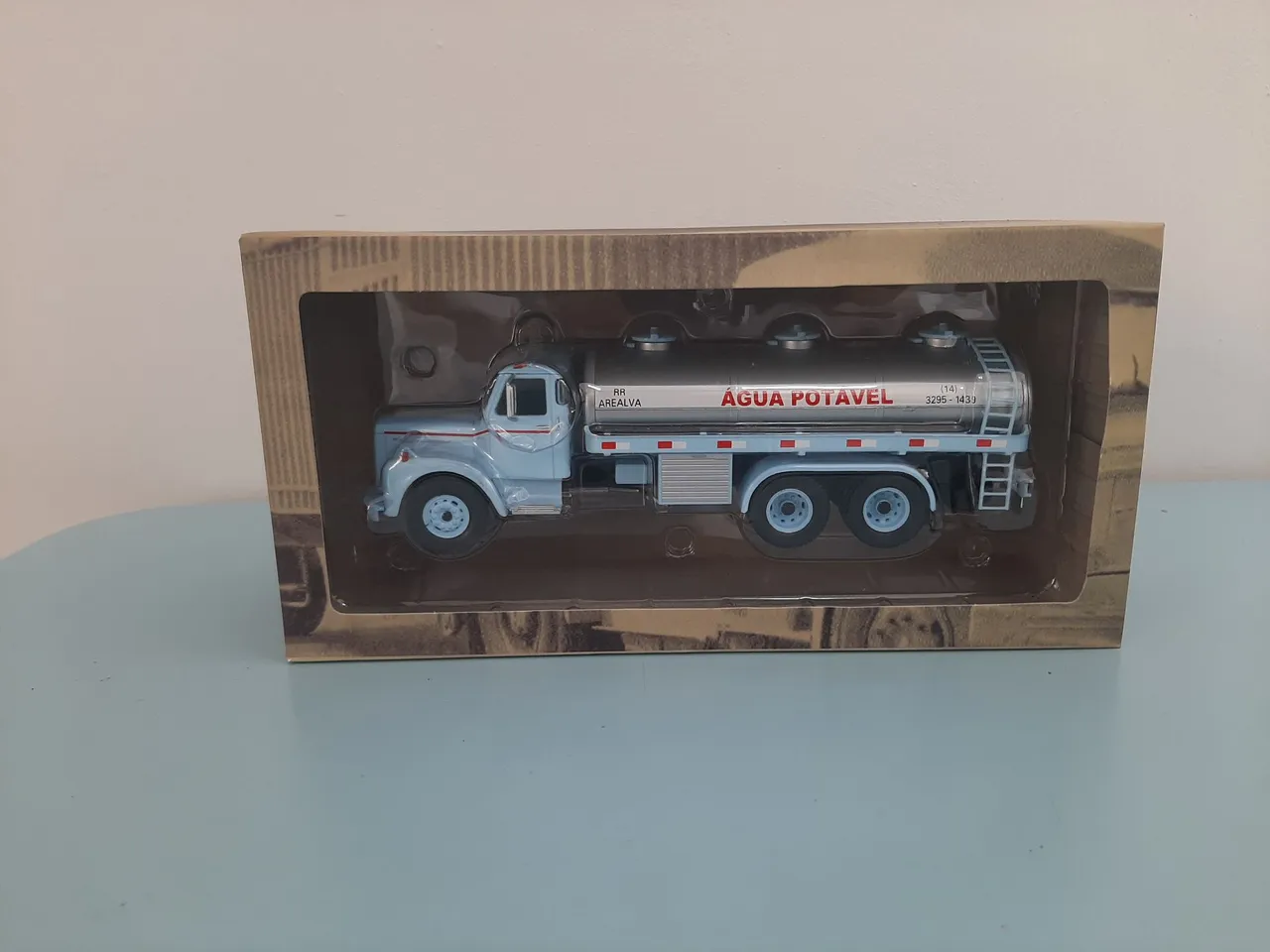 Coleção caminhões brasileiros - Caminhao Scania com tanque para transporte de água