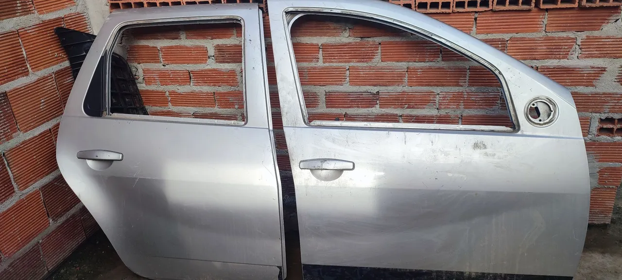 Duster Portas Dianteiras e Traseiras - Prata do direito
