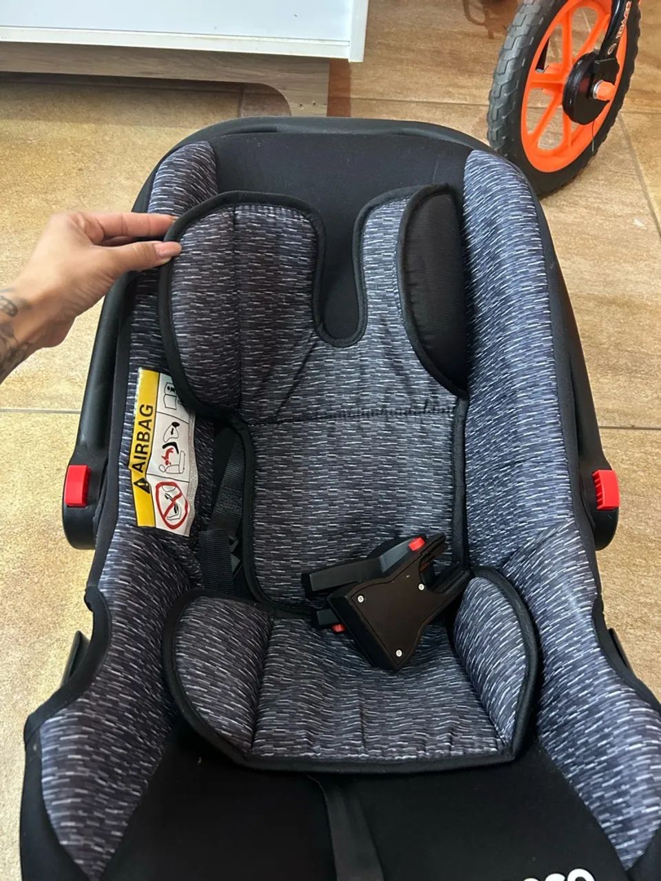 Carrinho com bebê conforto Cosco - Foto 5