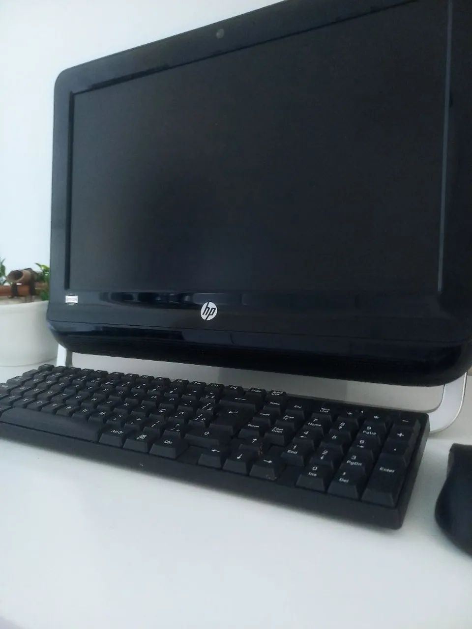 Computador All in One HP - 4GB RAM, Windows 7 (Completo c/ Teclado e Mouse)