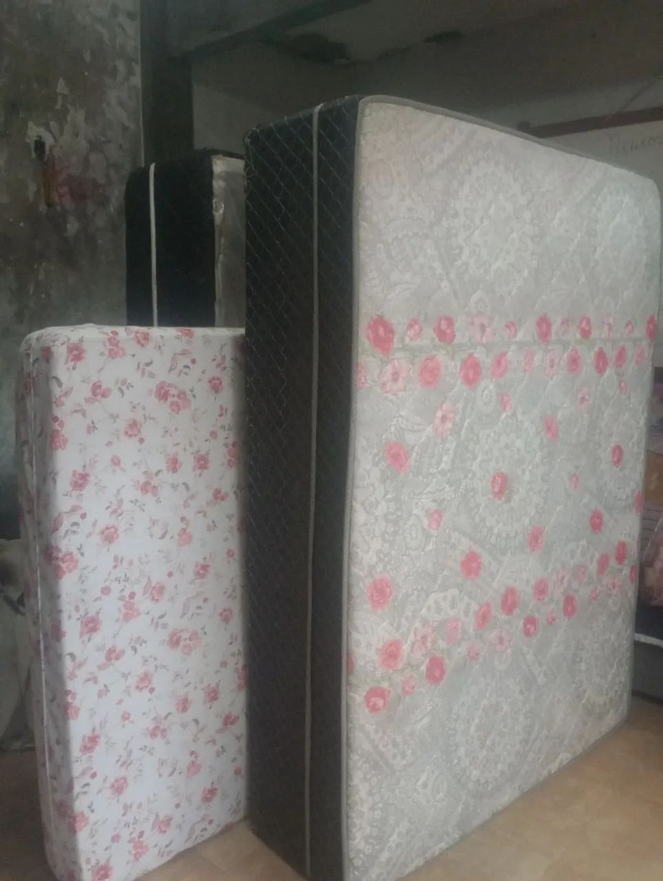 Vendo duas camas box e um colchão  - Foto 2