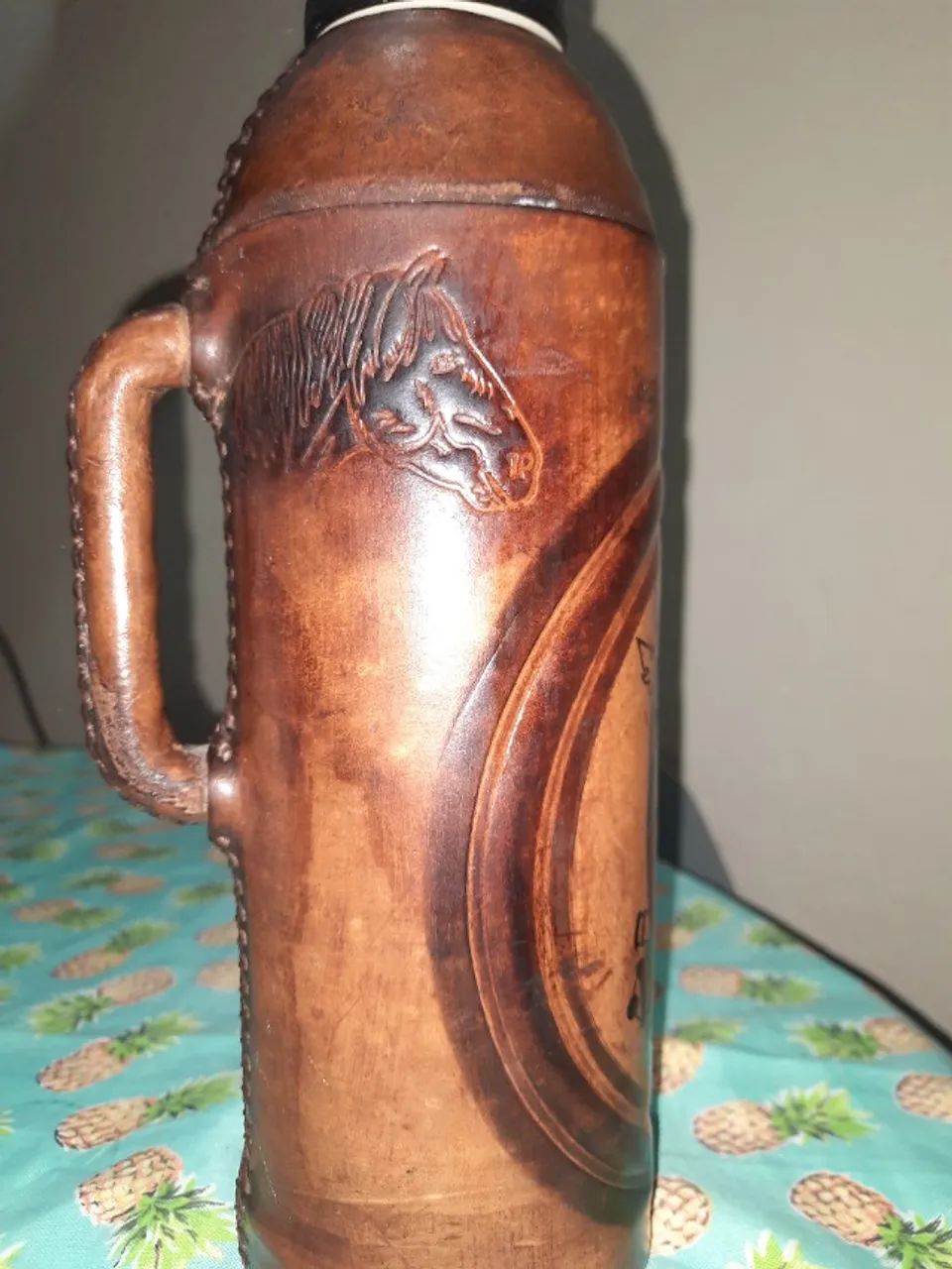 Garrafa térmica em couro  - Foto 2