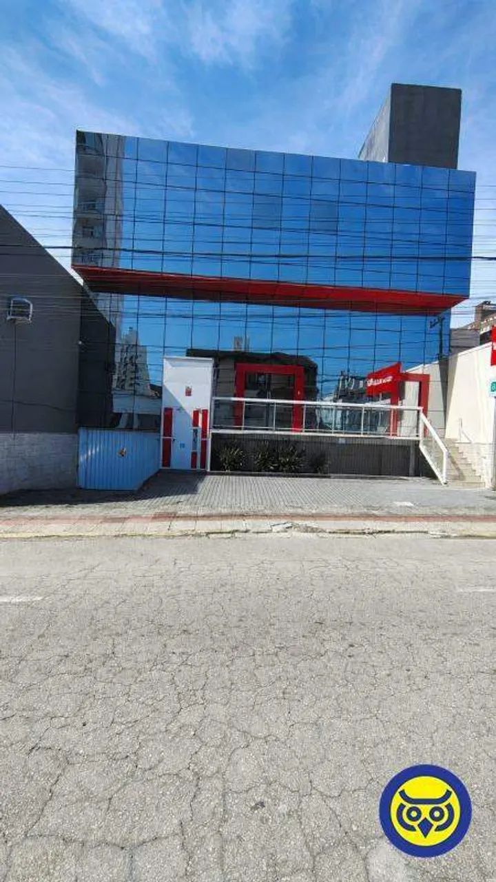 Prédio comercial para locação no Estreito, Florianópolis  540 m², 3 pavimentos e 8 vagas
