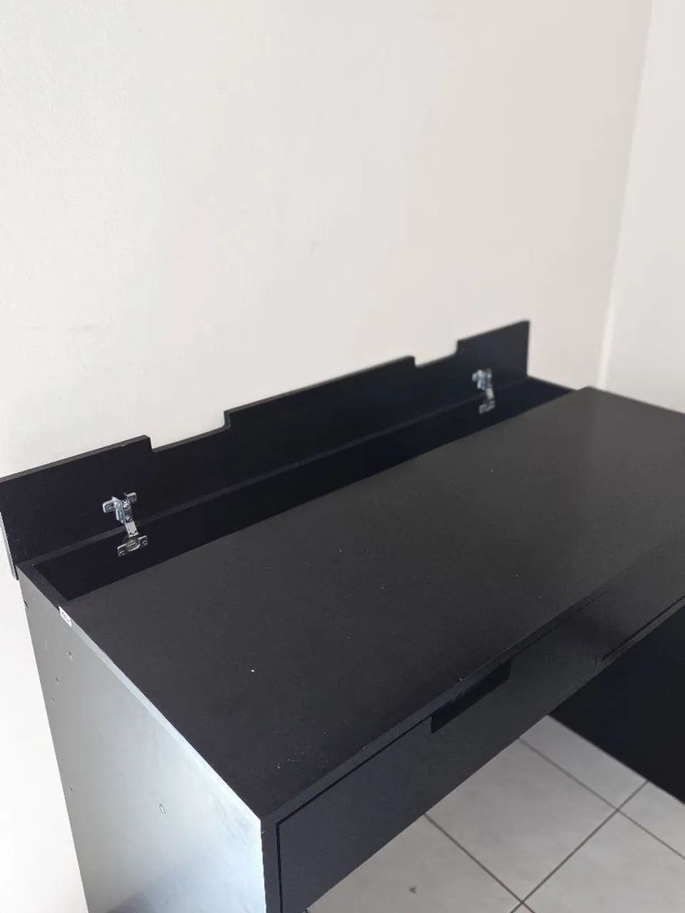 Escrivaninha Preta com Gaveta - Foto 2