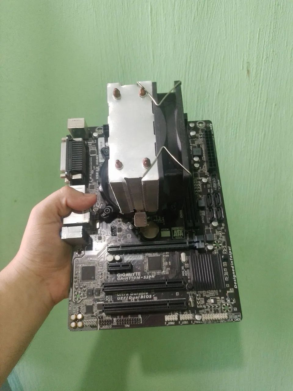 KIT PLACA-MÃE H110 COM I3 8100 E 4GB DDR4