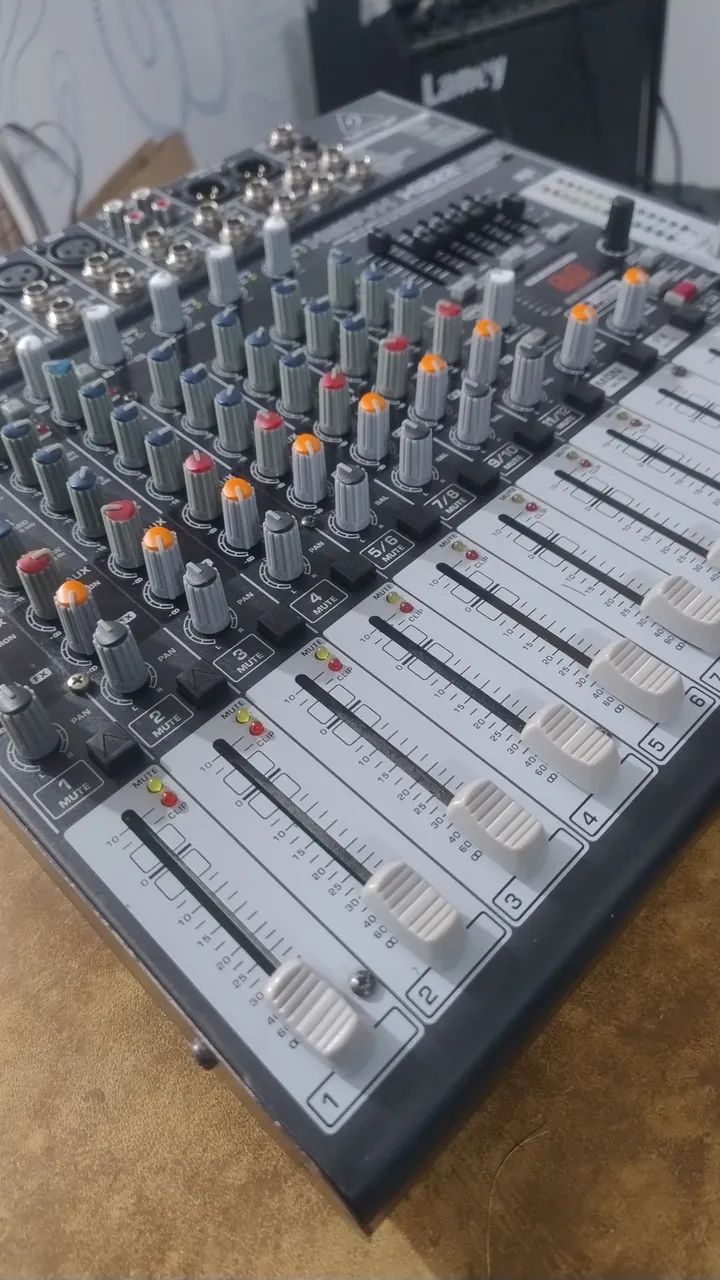 Mesa de som Behringer 12 canais - Foto 2