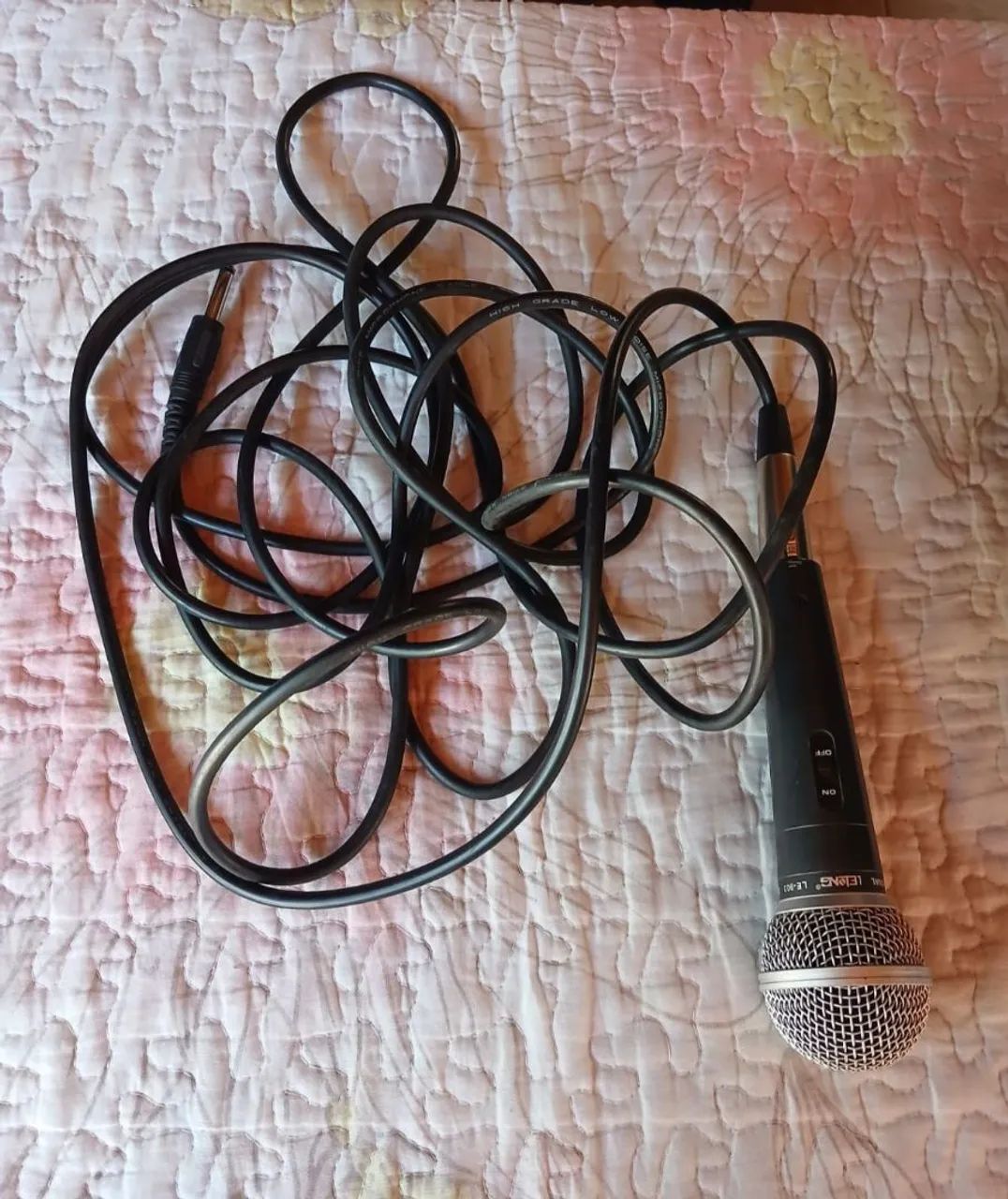 VENDO uma caixa de SOM Amvox com microfone.  - Foto 3