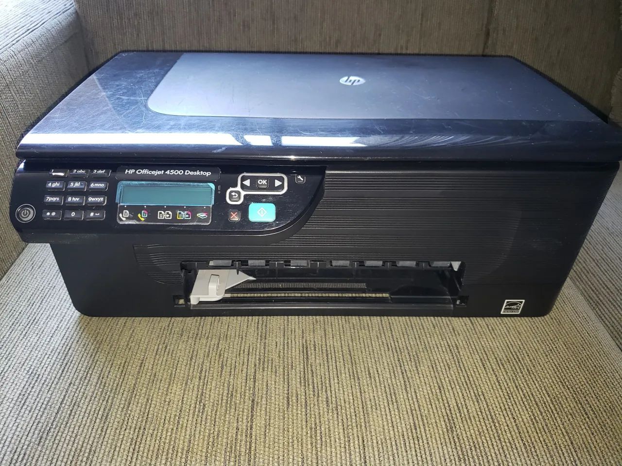 Multifuncional HP Officejet 4500 Desktop usada.