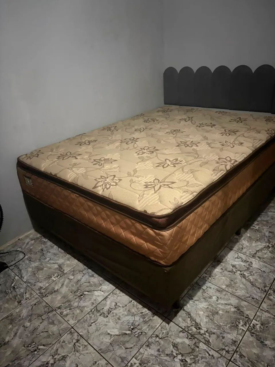 Vendo cama de casal 