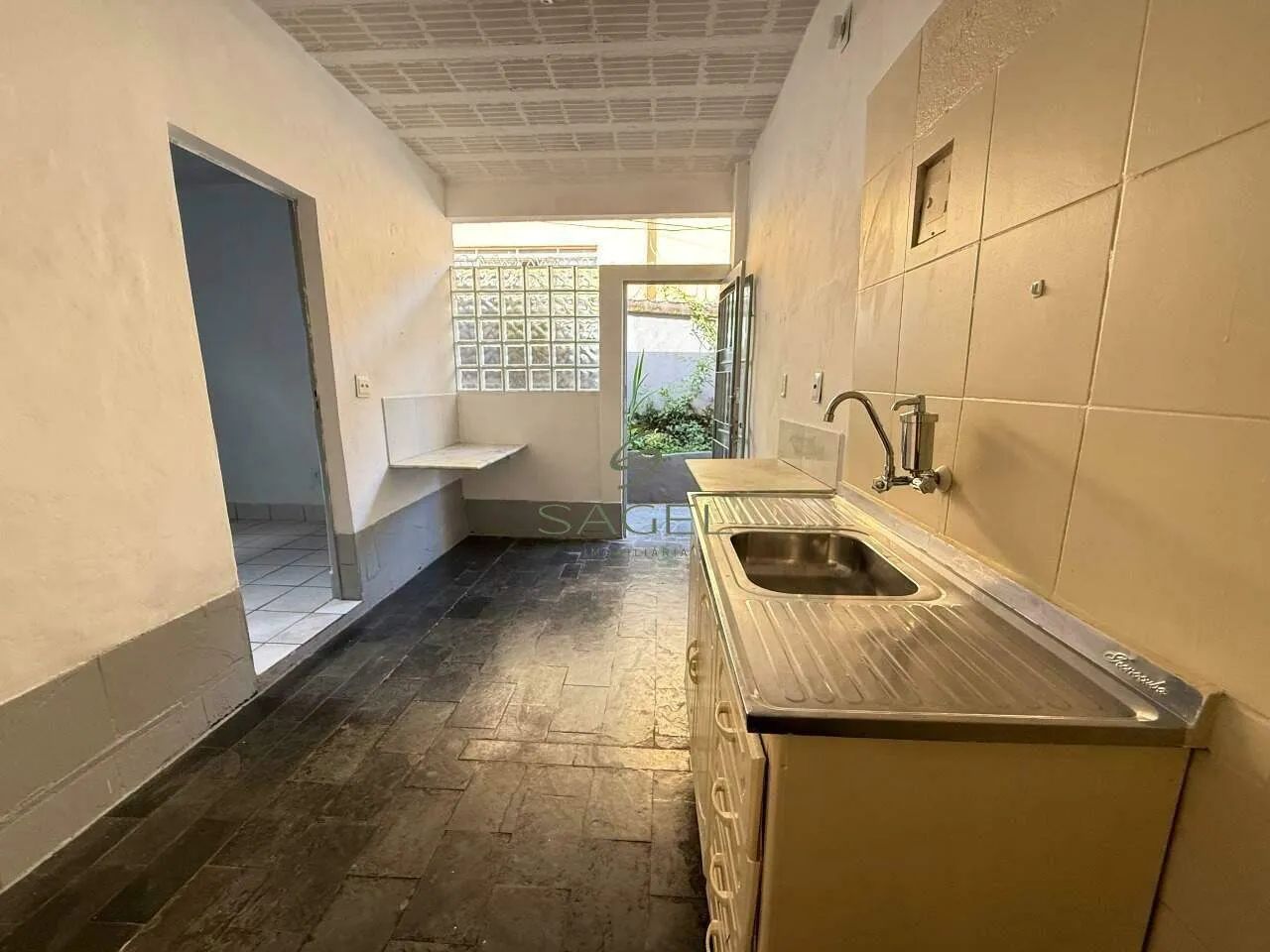 Barracão de fundos com 1 quarto para alugar no Carlos Prates - Foto 4