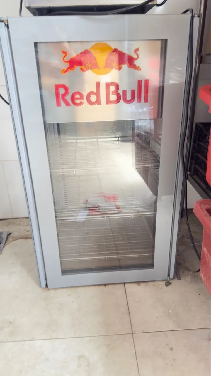 Geladeira Expositora Redbull 