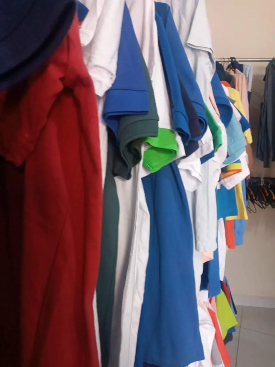 Vendo roupas novas ( fechamento de loja)