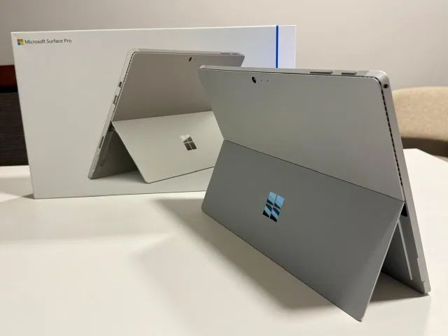 Microsoft Surface Pro 4 Core I7 16GB RAM 256GB SSD Windows 10