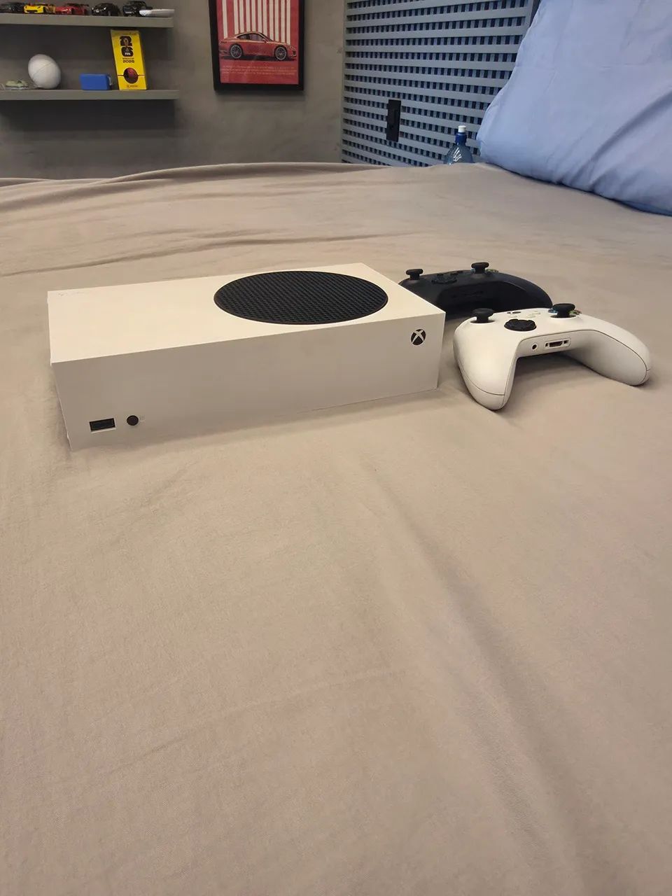 Xbox Series S com dois controles