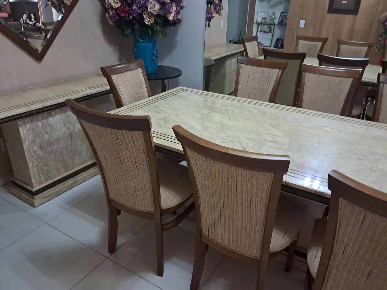Vendo Jg de Mesa com 08 cadeiras e aparador - Foto 4