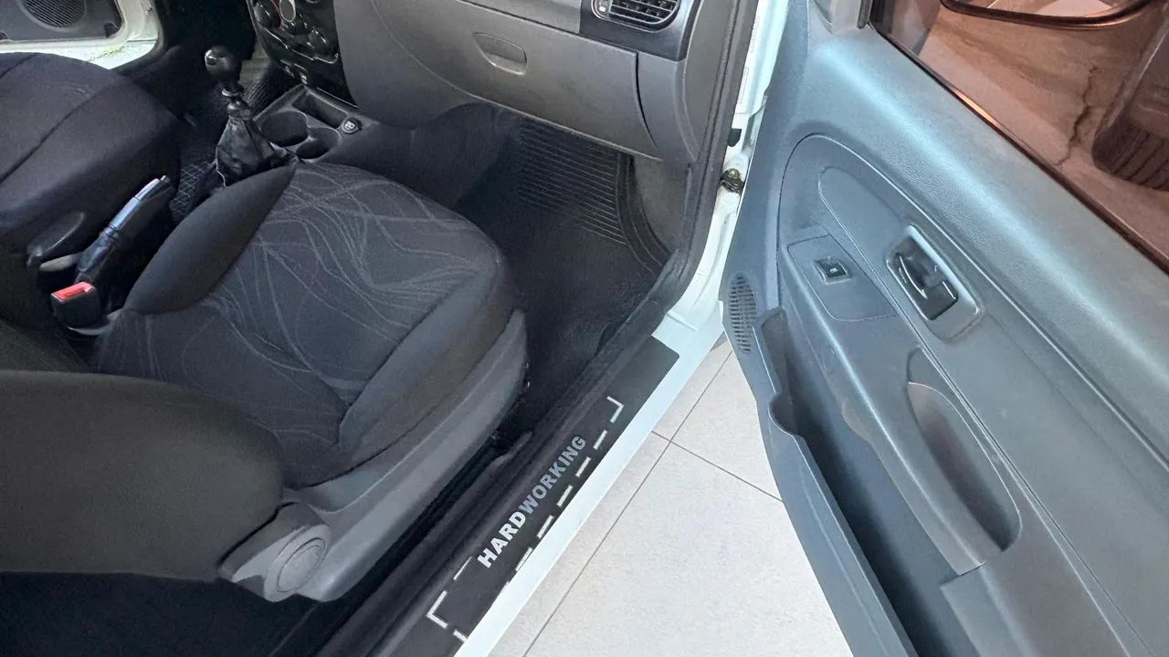 Fiat Strada Working Hard 1.4 Fire Flex 8V CE 2018 - Foto 4