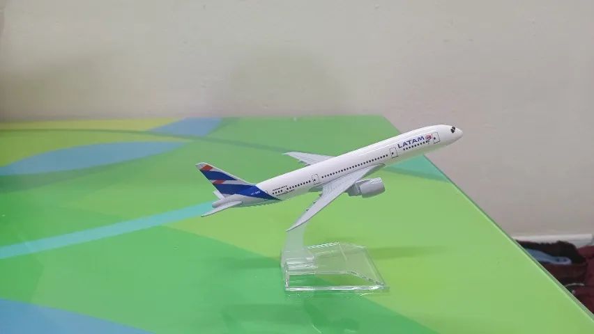 AVIÃO LATAM 787 - 16CM - PRESENTEAR / COLECIONE - Foto 3