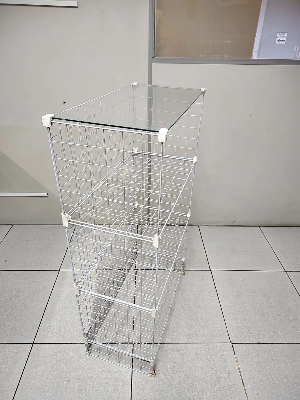 Balcão aramado com tampo de vidro  - Foto 2