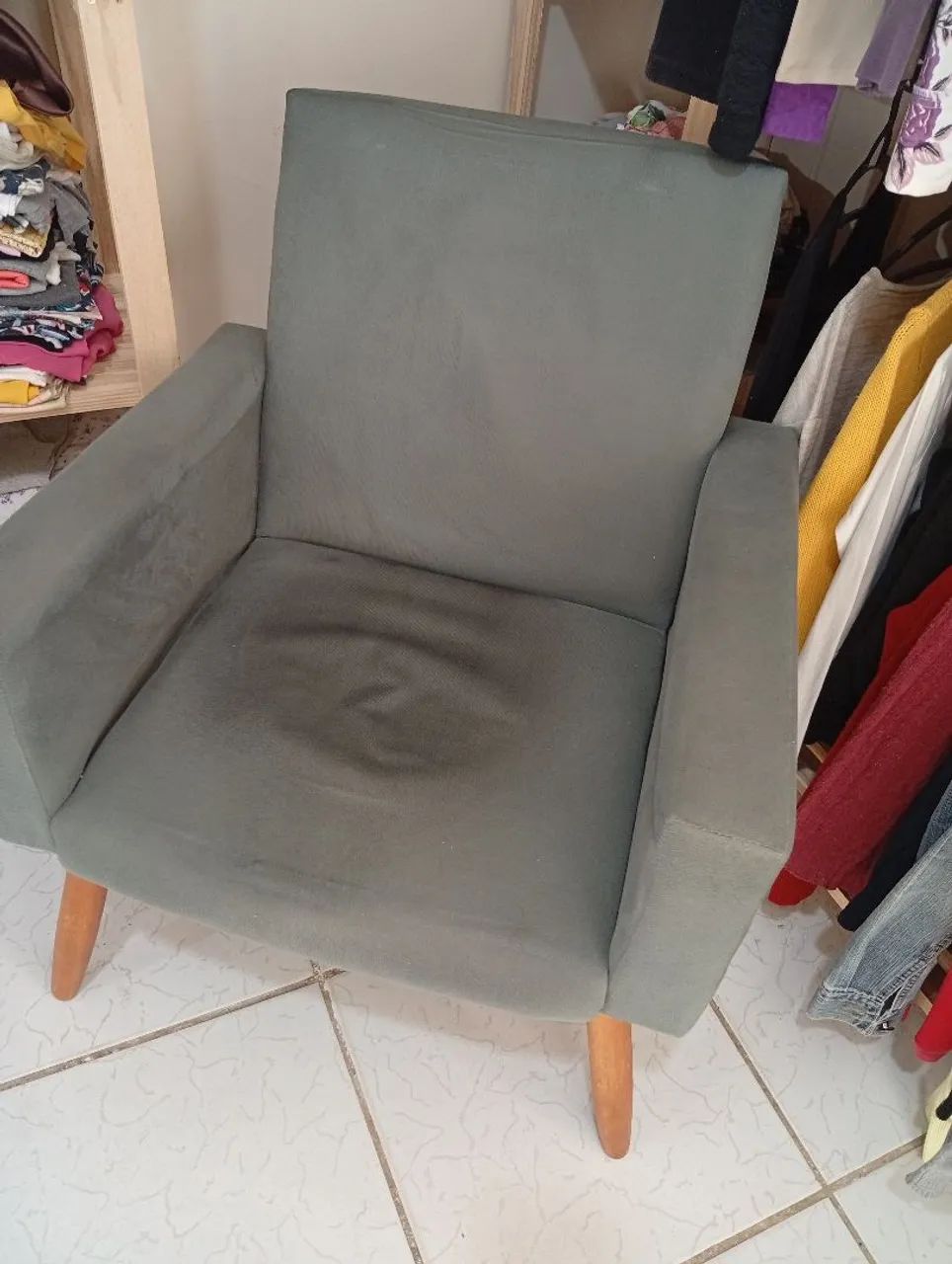 Poltrona cinza tecido Suede  - Foto 2