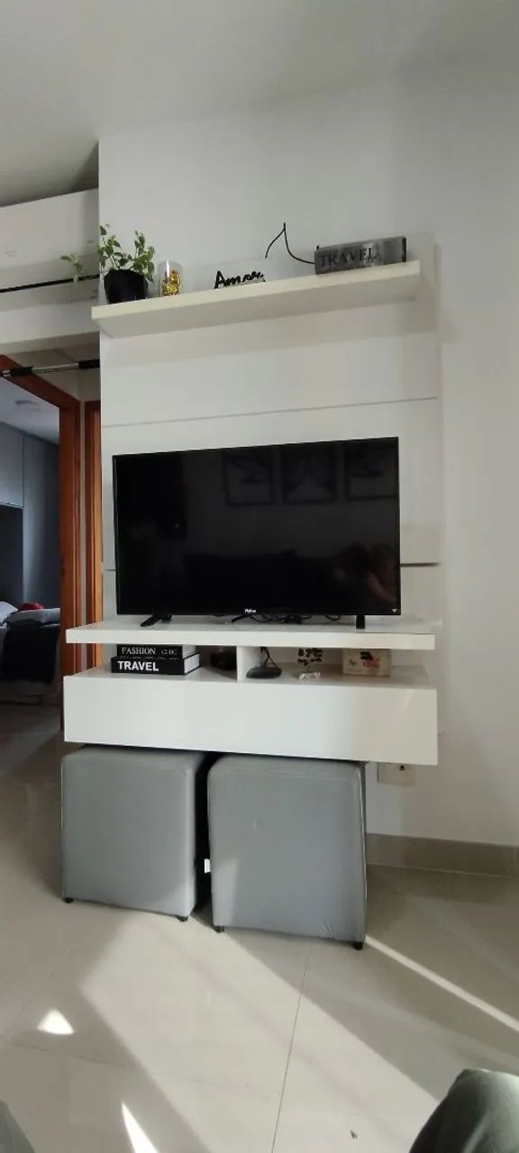 Hack branco com gaveta e nichos