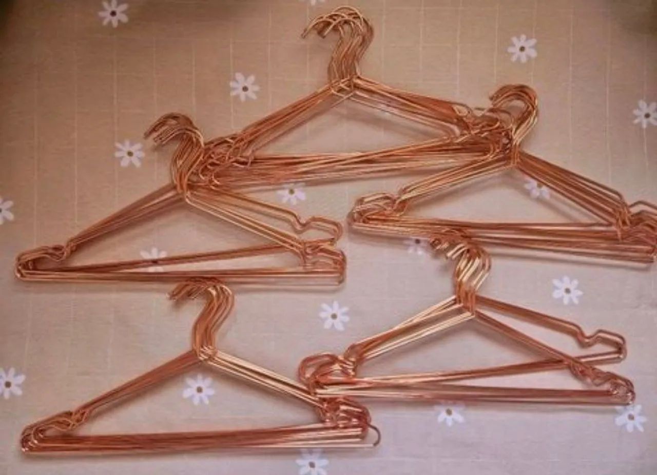 kit 50 cabides metal rose gold - Foto 4