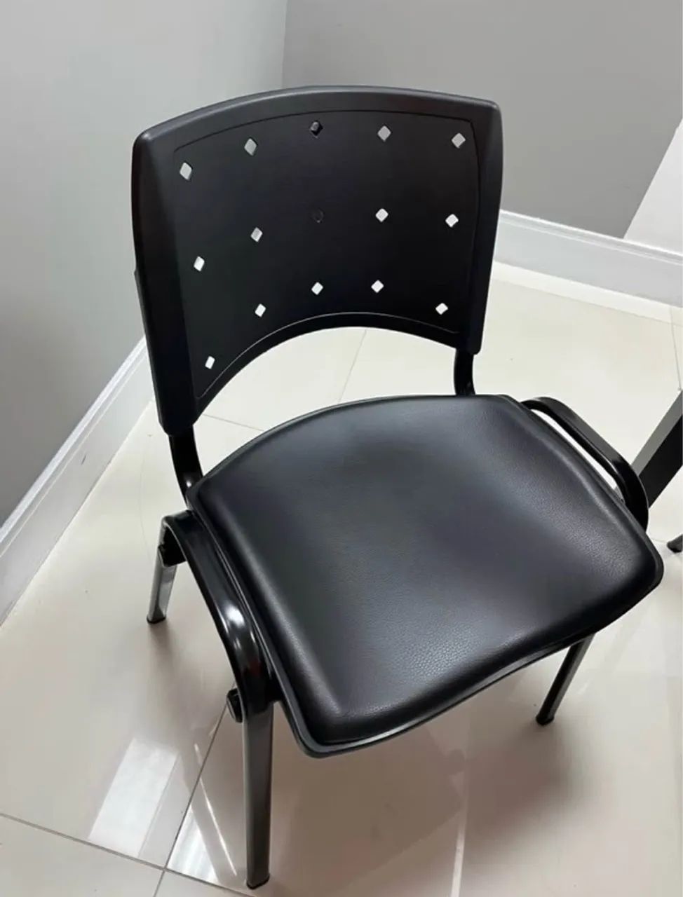 Vendo cadeira estofada 