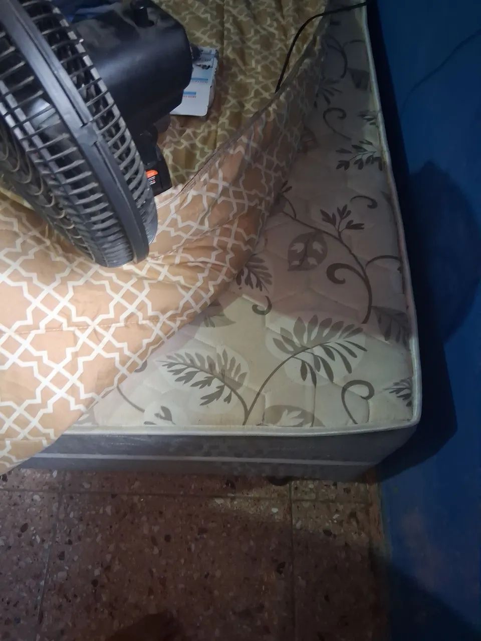 Vendo cama box casal 