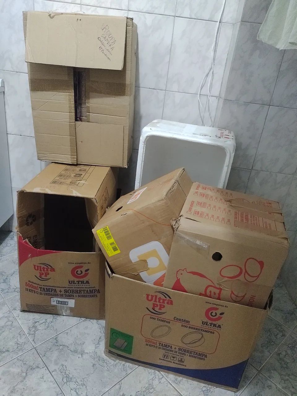 Doação de Caixas de papelão para arrumar mudança 