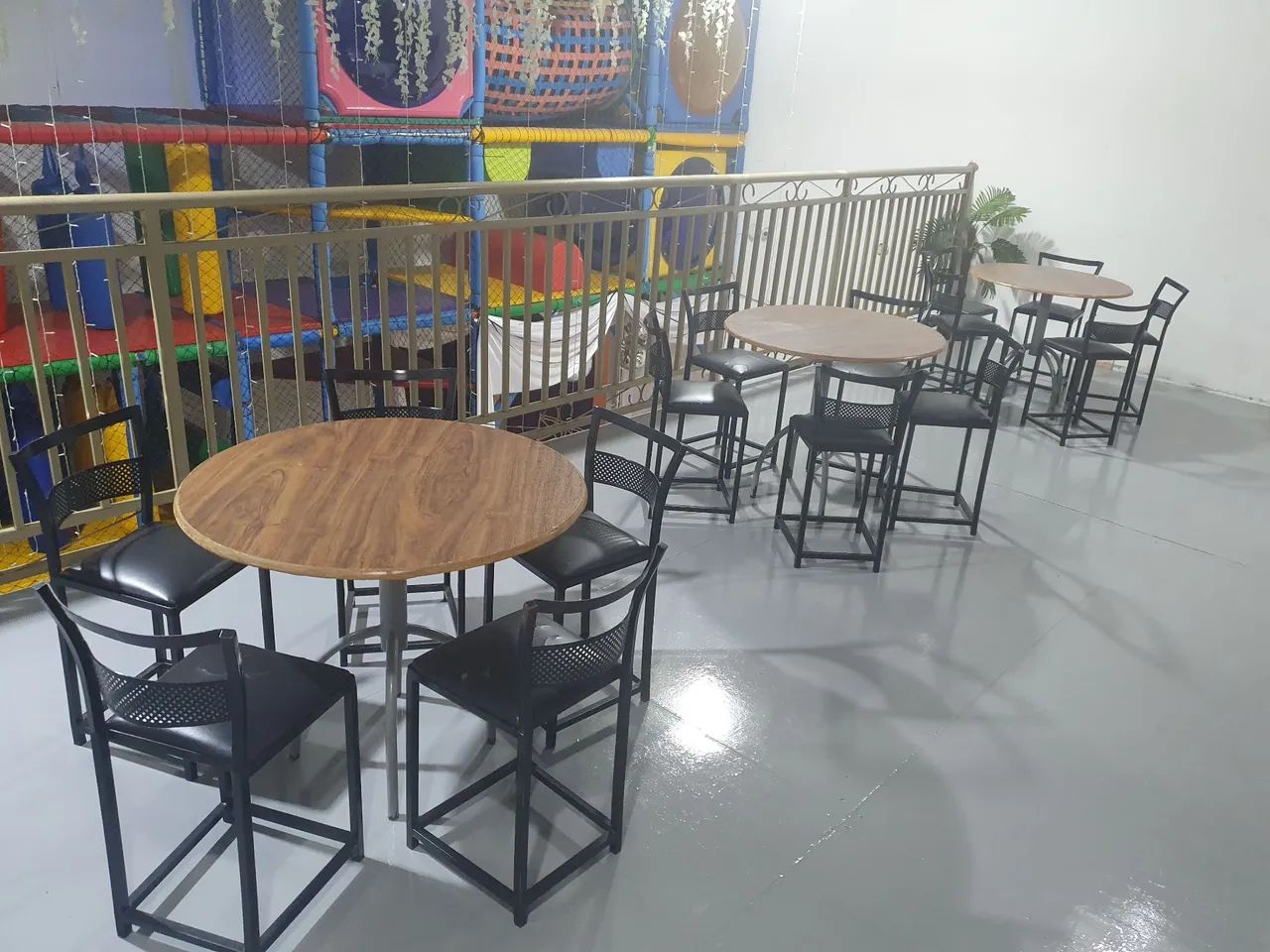 Vendo mesas e cadeiras de ferro para eventos - Foto 3