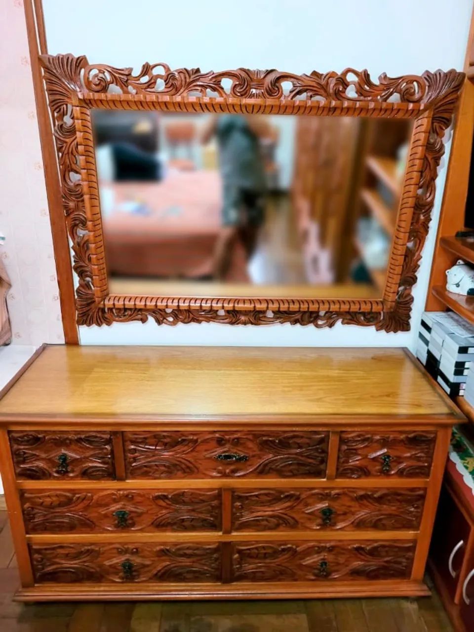 Cômoda de madeira + Espelho com moldura em madeira - Foto 2