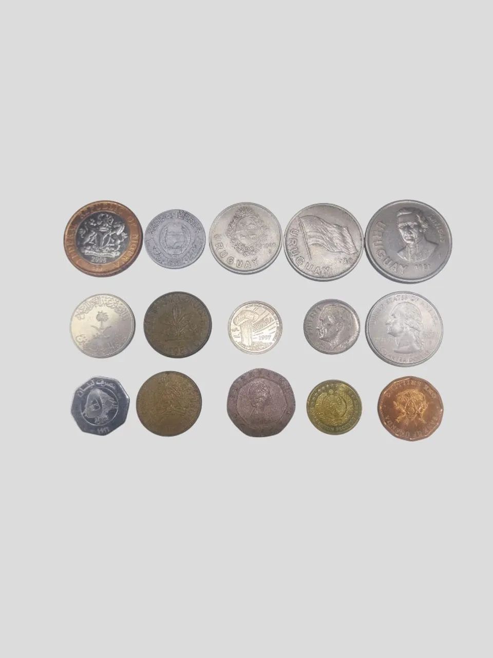 Lote de 35 moedas estrangeiras de 27 países  - Foto 4