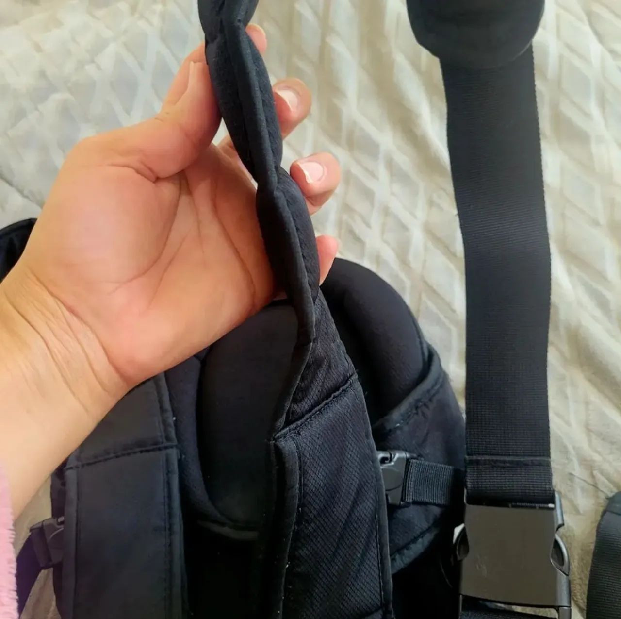 Canguru kababy preto ergonômico 