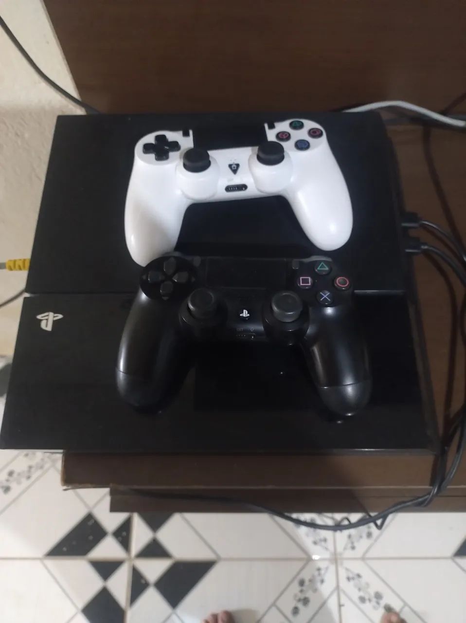 Vende se ps4 com volante 2 controles e 3 jogos 