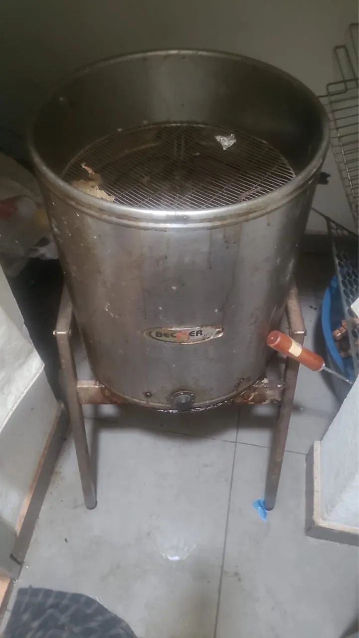 Vendo Fritadeira água e óleo 25 litros  - Foto 2