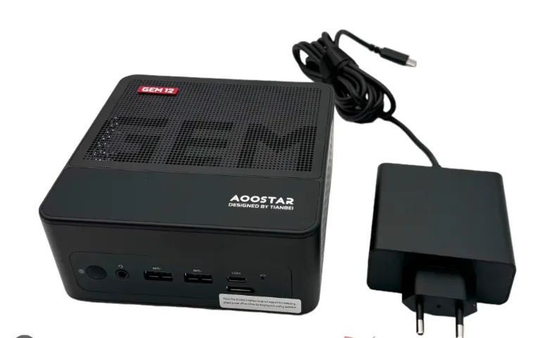Mini PC Aoostar Gem 12 Amd Ryzen 7 8845HS Oculink Duas portas ubs4