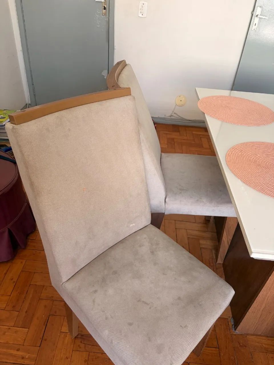 Mesa de jantar com tampo de vidro e 4 cadeiras  - Foto 4