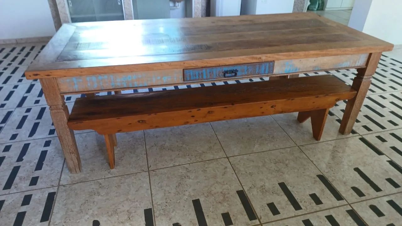 Conjunto de mesa e bancos em madeira de demolição  - Foto 2