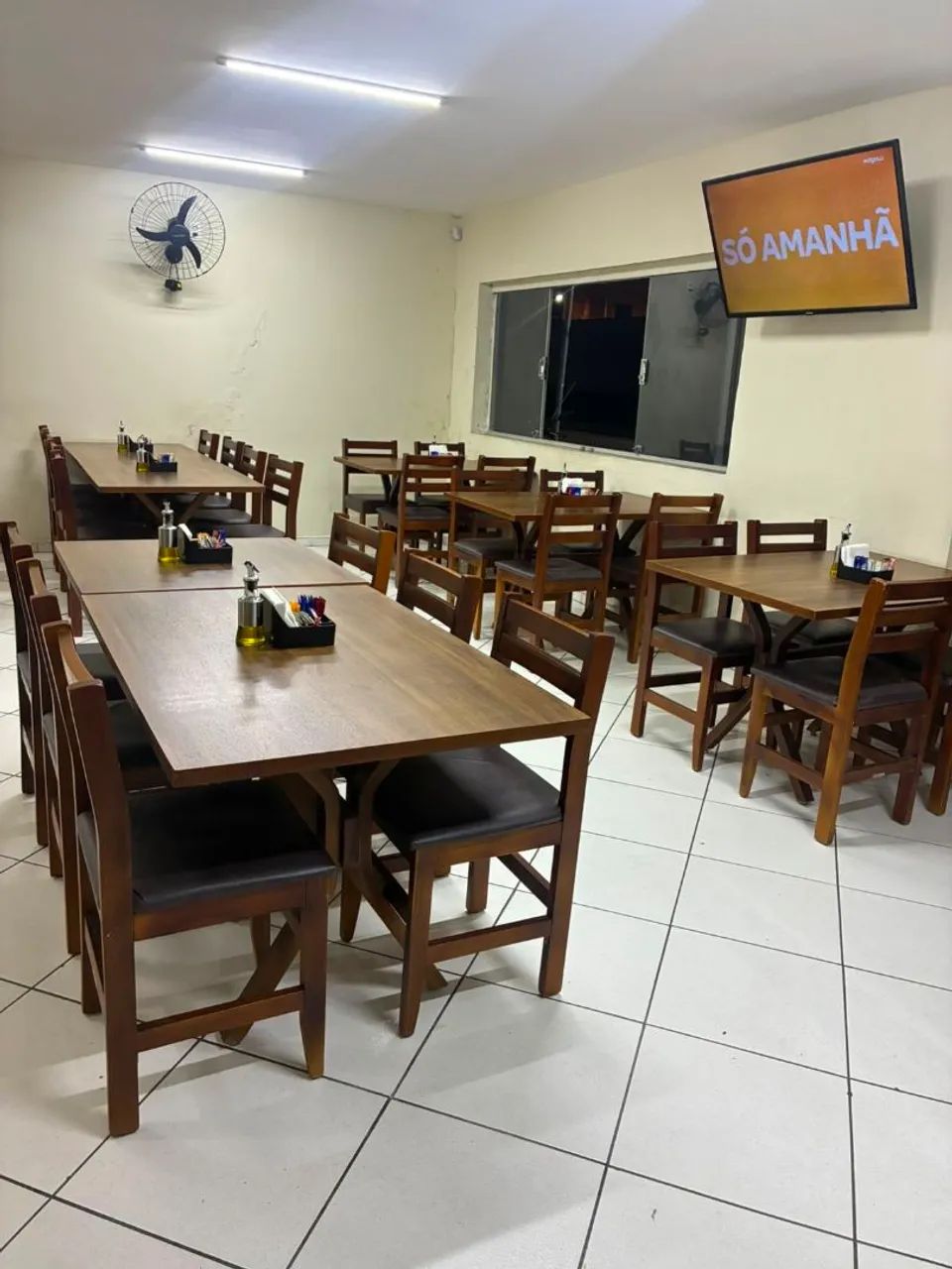 Mesas e cadeiras para restaurante