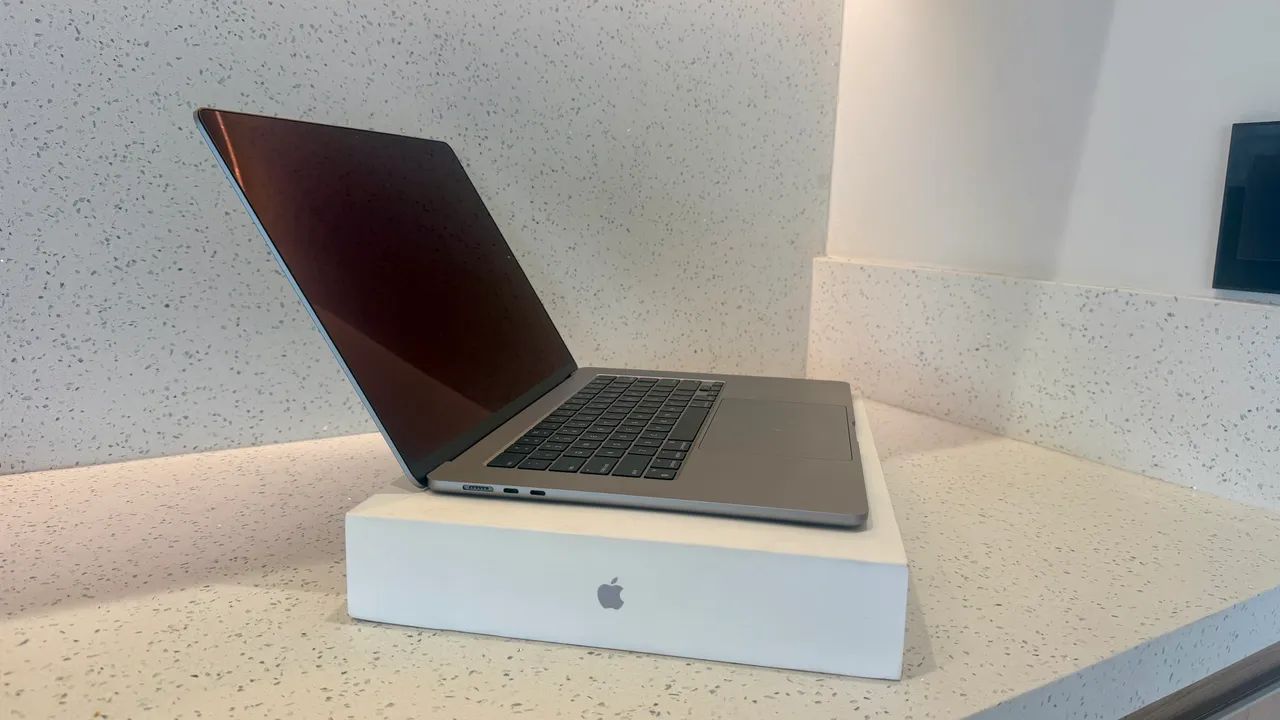 MacBook Air 15 M2 512GB 2023 Midnight - Caixa + Carregador