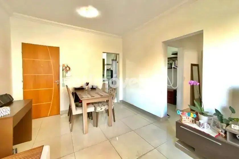 APARTAMENTO DE DOIS QUARTOS E UMA VAGA PRÓXIMO AO CENTRO!! - Foto 2