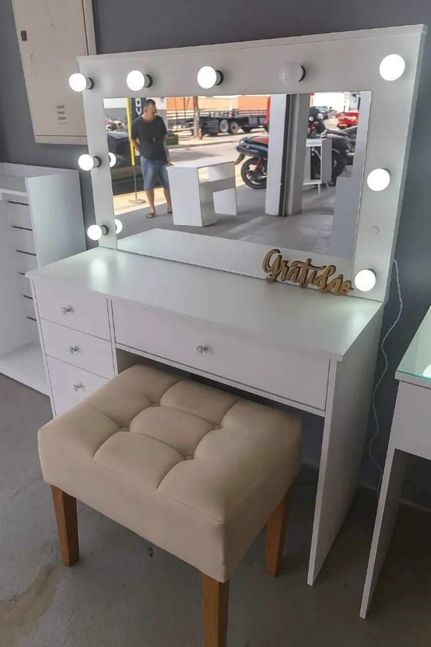 Camarim em mdf com lâmpadas, banqueta e sapateira basculante 
