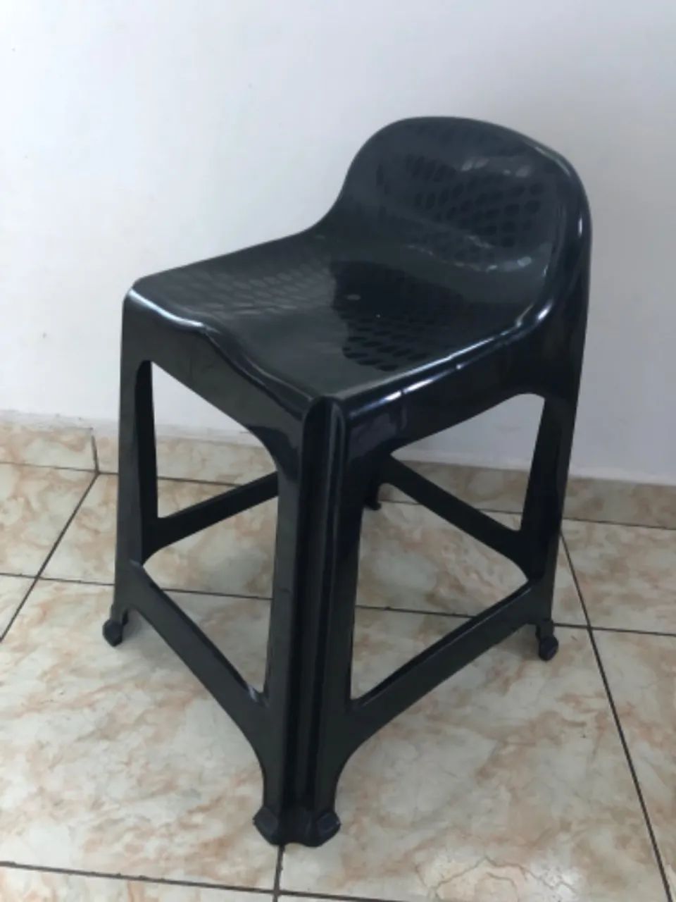 Mesa e cadeiras plásticas 