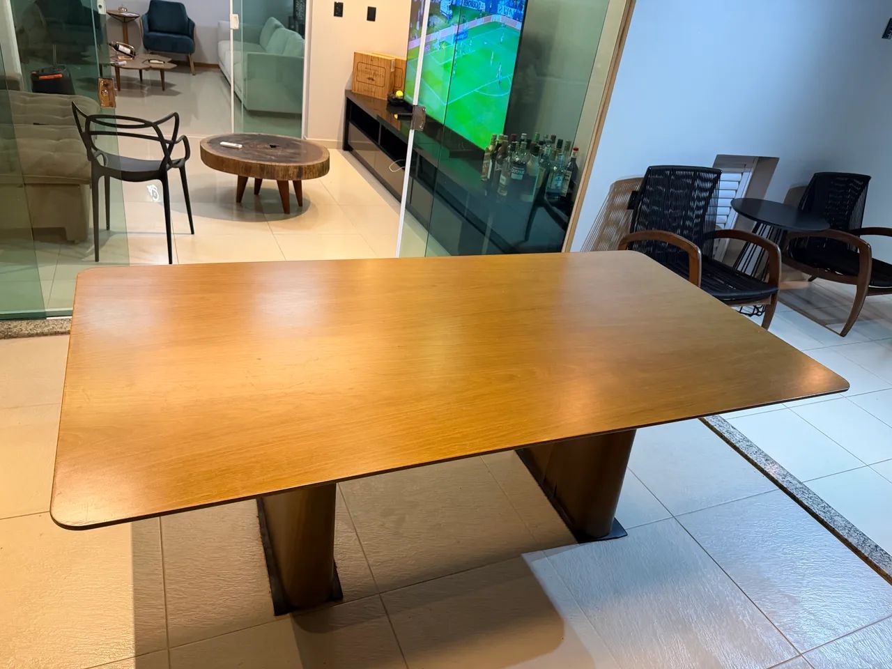 Mesa de Jantar Jacaúna Grande em Madeira - 8 Lugares - Foto 3