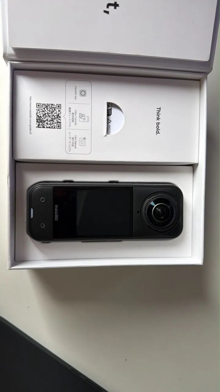 Câmera Insta360 X5 
