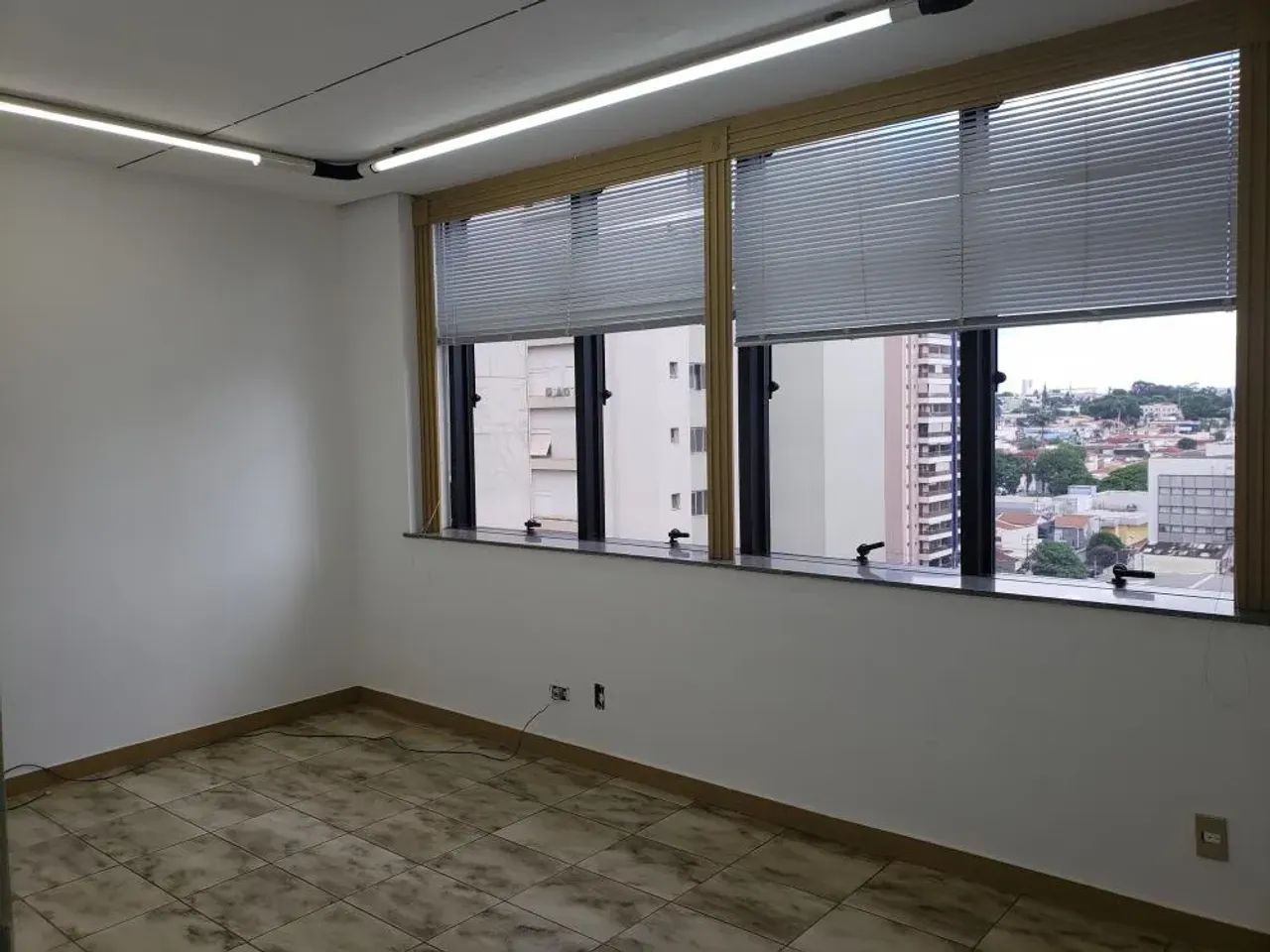 Sala Comercial no Bairro Centro, 1 vaga, Condominio Saint Moritz