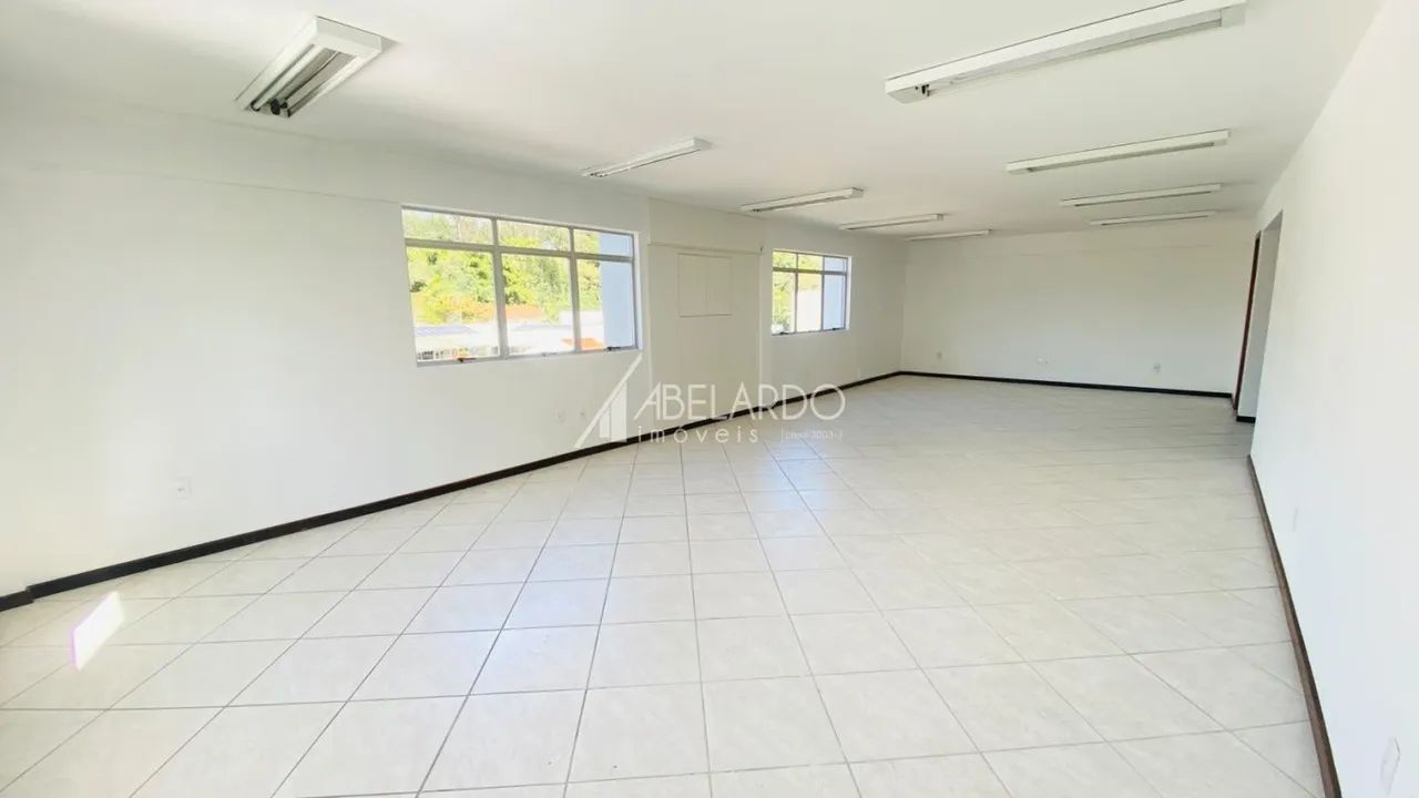 SALA COMERCIAL PARA LOCAÇÃO NO CENTRO DE BLUMENAU - Foto 2