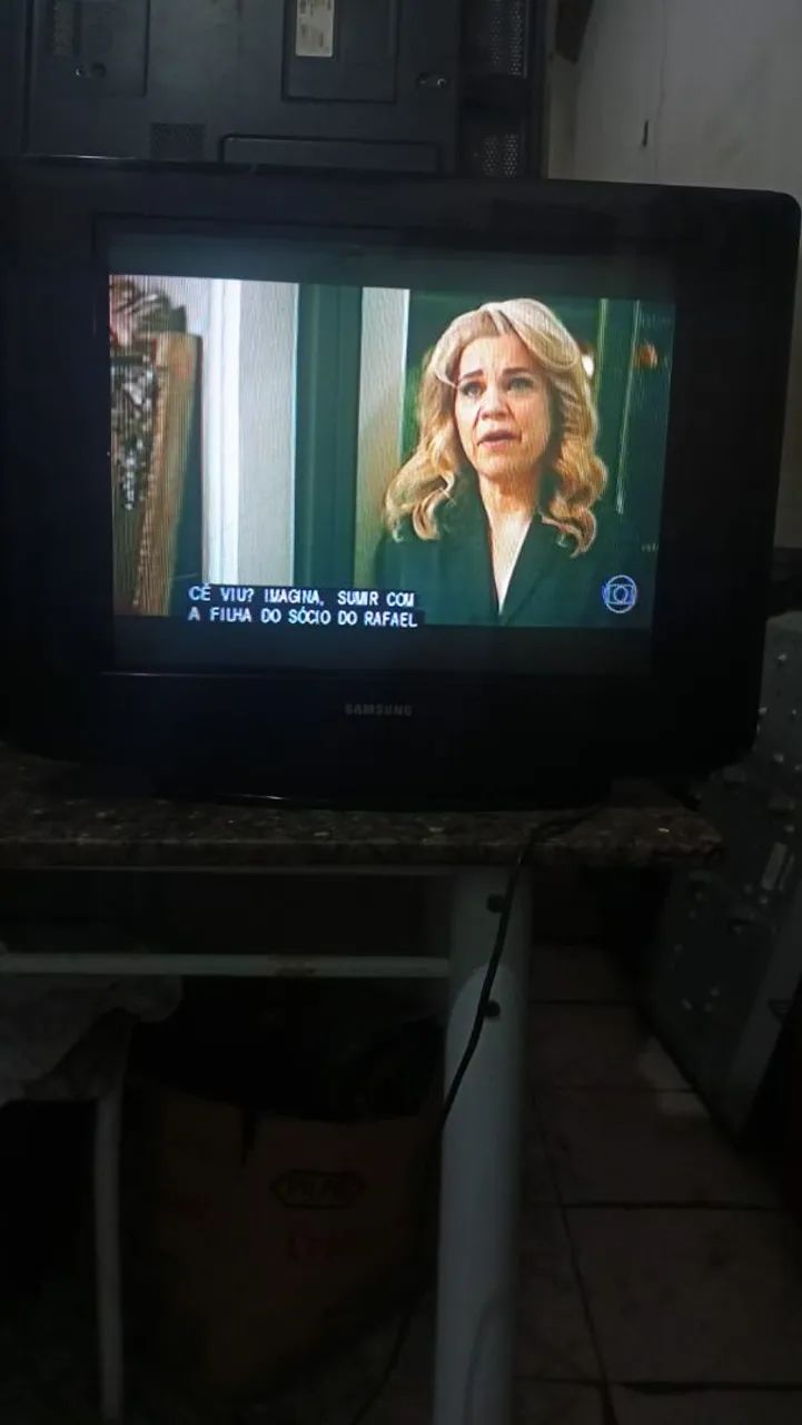 TV Samsung utrislin 21 polegadas com controle e  conversor 
