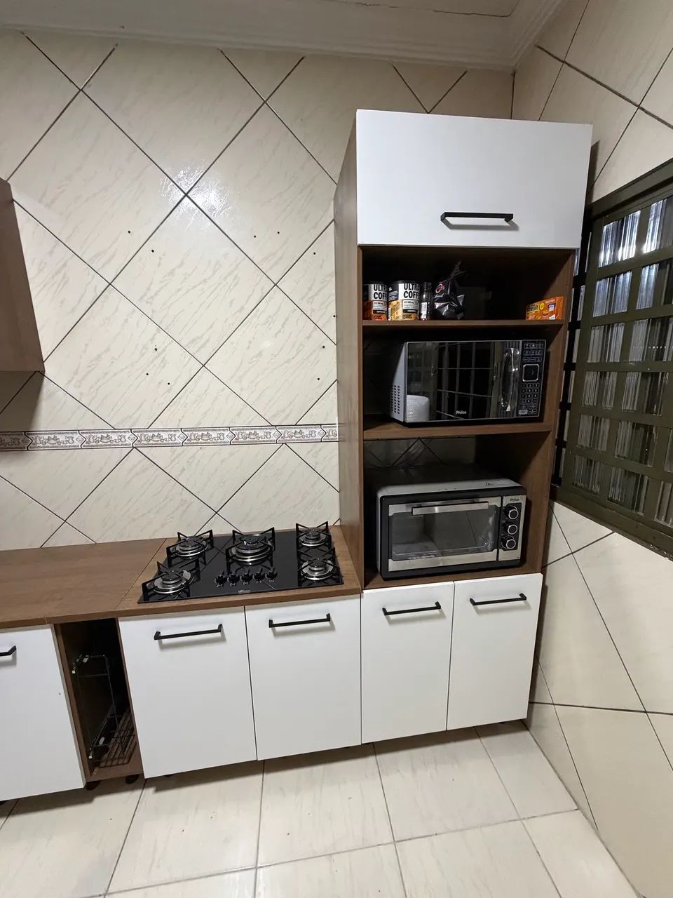 Armário de Cozinha e Mesa 