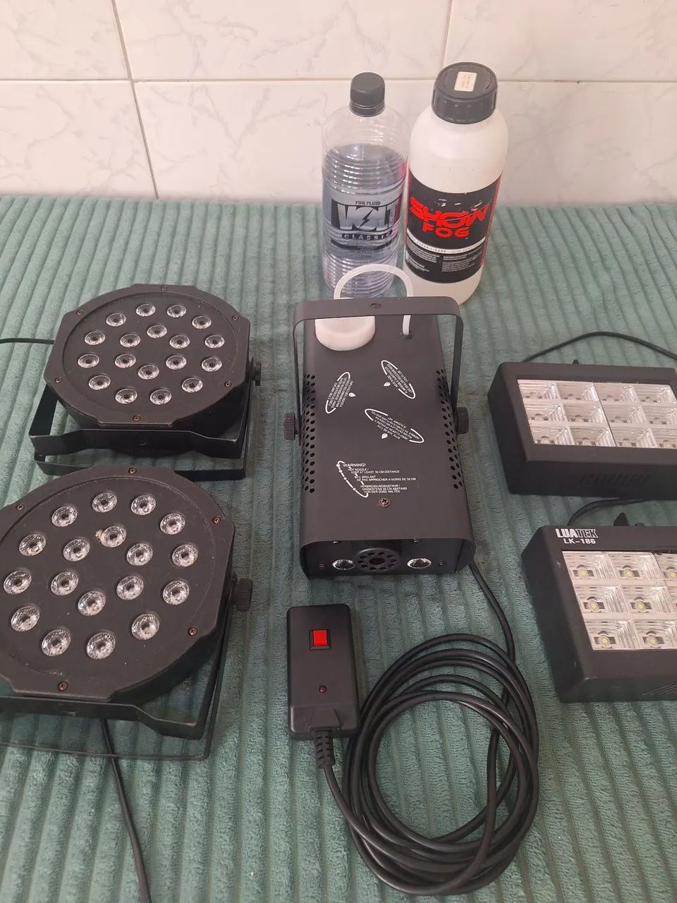 Kit de iluminação e maquina de fumaça para festas